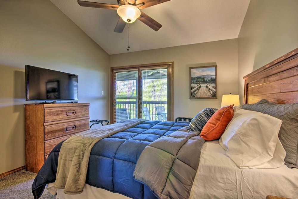 Cozy Branson Getaway ~ 2 Mi to Silver Dollar City! - Branson West - Bedroom