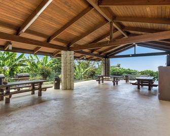 Beautifully appointed 2-bed, 1-bath condo in the heart of Kealakekua, Big Island of Hawaii. - Hōlualoa - Patio