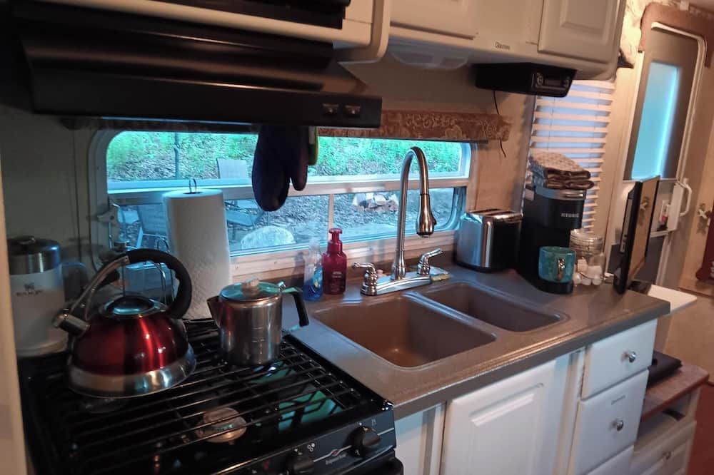 2-bedroom camper cottage Close to many outdoor activities and small towns.