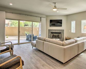Walkable Townhome With Pool Access in Ca - Cave Creek - Sala de estar
