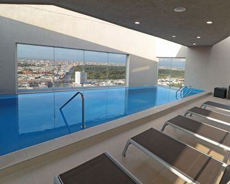 Staybridge Suites San Luis Potosi By IHG - San Luis Potosí - Uima-allas