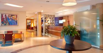 Holiday Inn Express Southampton M27, Jct.7 - Southampton - Receptionist
