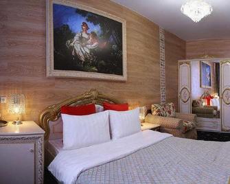 Grand Hotel Belorusskaya - Moscow - Bedroom