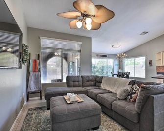Beautiful Backyard Comfortable Phoenix Getaway! - Phoenix - Sala de estar