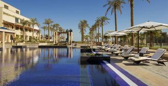 Jumeirah Messilah Beach Hotel And Spa - Ciudad de Kuwait - Piscina
