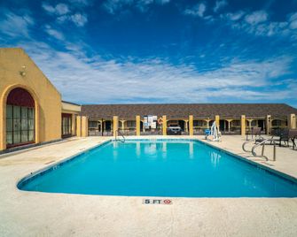 Aransas Bay Inn & Suites Corpus Christi By OYO - Aransas Pass - Басейн