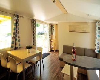 Camping Rcn Les Collines De Castellane - Castellane - Essbereich