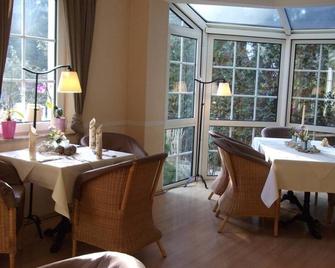 Am Krähenberg Pension & Restaurant - Halle - Restaurante