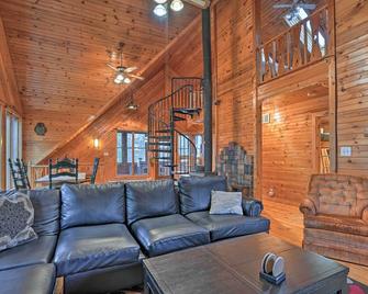 Waterfront Arkdale Retreat: 2 Acres w/ Deck & View - Arkdale - Living room