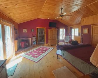 Stone Road Log House - Westport - Bedroom