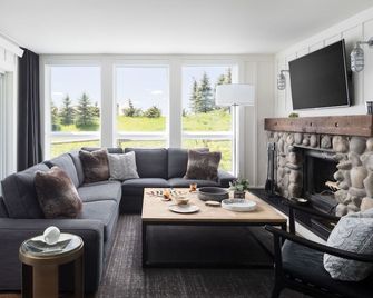 Outpost: Nez Perce A1 - Hot Tub Access! - Teton Village - Living room