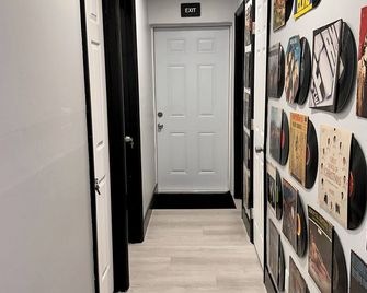 The Record house! Next to Cruiseport/Airport & Beach - Fort Lauderdale - Hallway