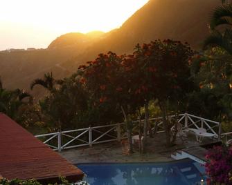 El Momo Cottages - Windward Side - Piscina