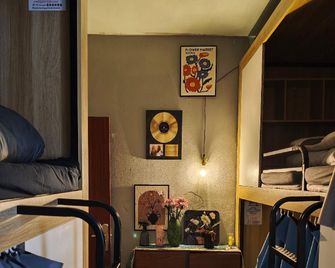 I am waiting for you in Guilin Youth Hostel (Liangjiang Sihu East-West Alley) - Guilin - Bedroom