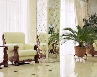 Discovery Hotel - בישקק - לובי