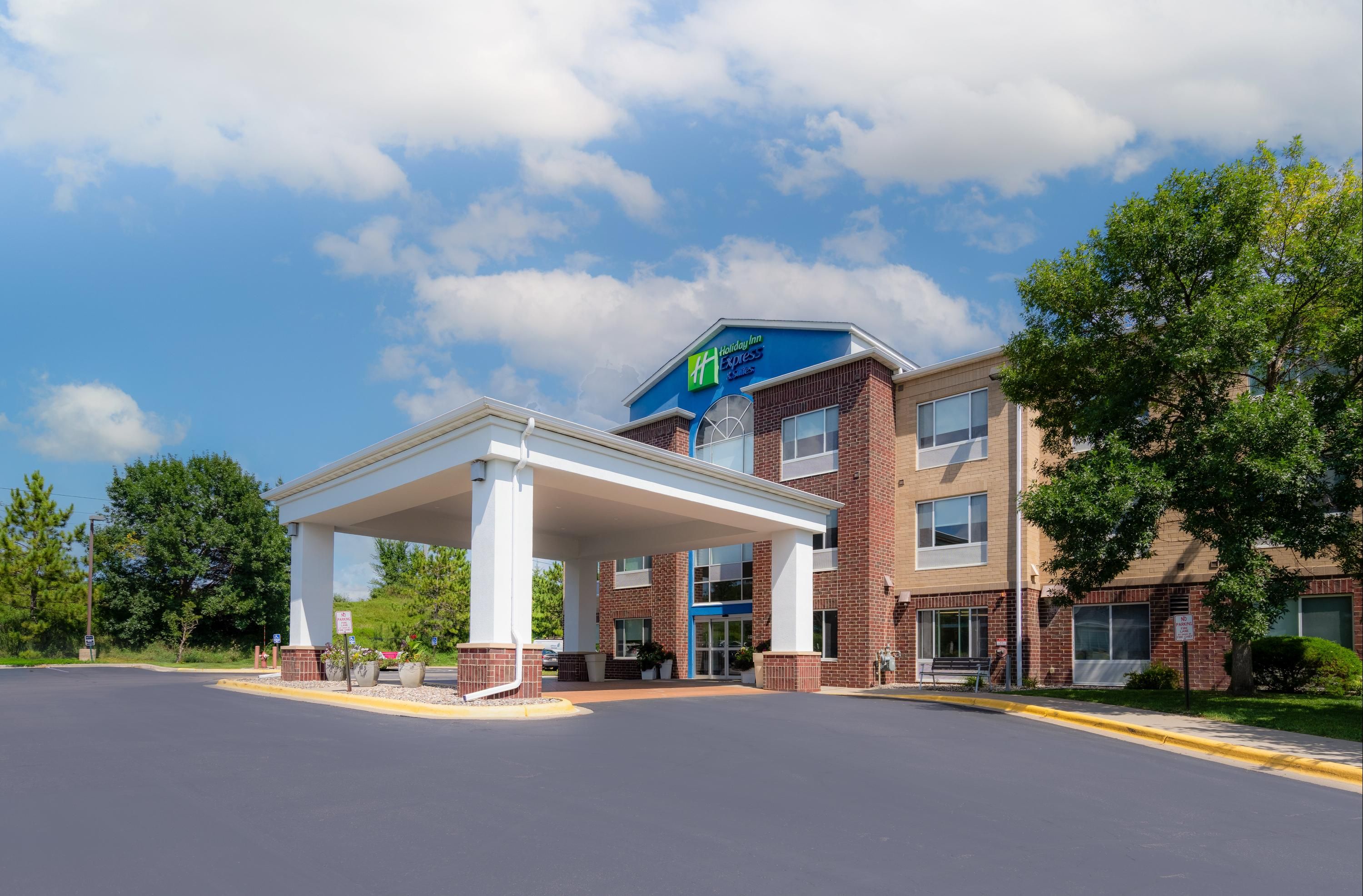 Holiday Inn Express & Suites Chanhassen By IHG - Chanhassen - Gebäude