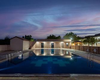 Kurja Resort - Phalodi - Piscina