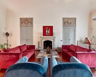 L' Hôtellerie Easy Suites - Palermo - Living room