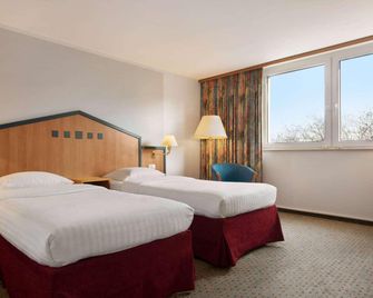 Ramada by Wyndham Bottrop - Bottrop - Bedroom