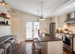Charming Brooke House with Patio - In Town! - Lambertville - Kitchen