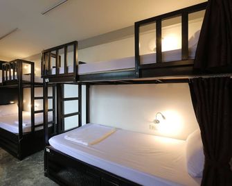 Balcony Party Hostel - Adult 18+ - Krabi - Chambre