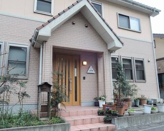 Beppu Yukemuri-no-oka Youth Hostel - בפו - בניין