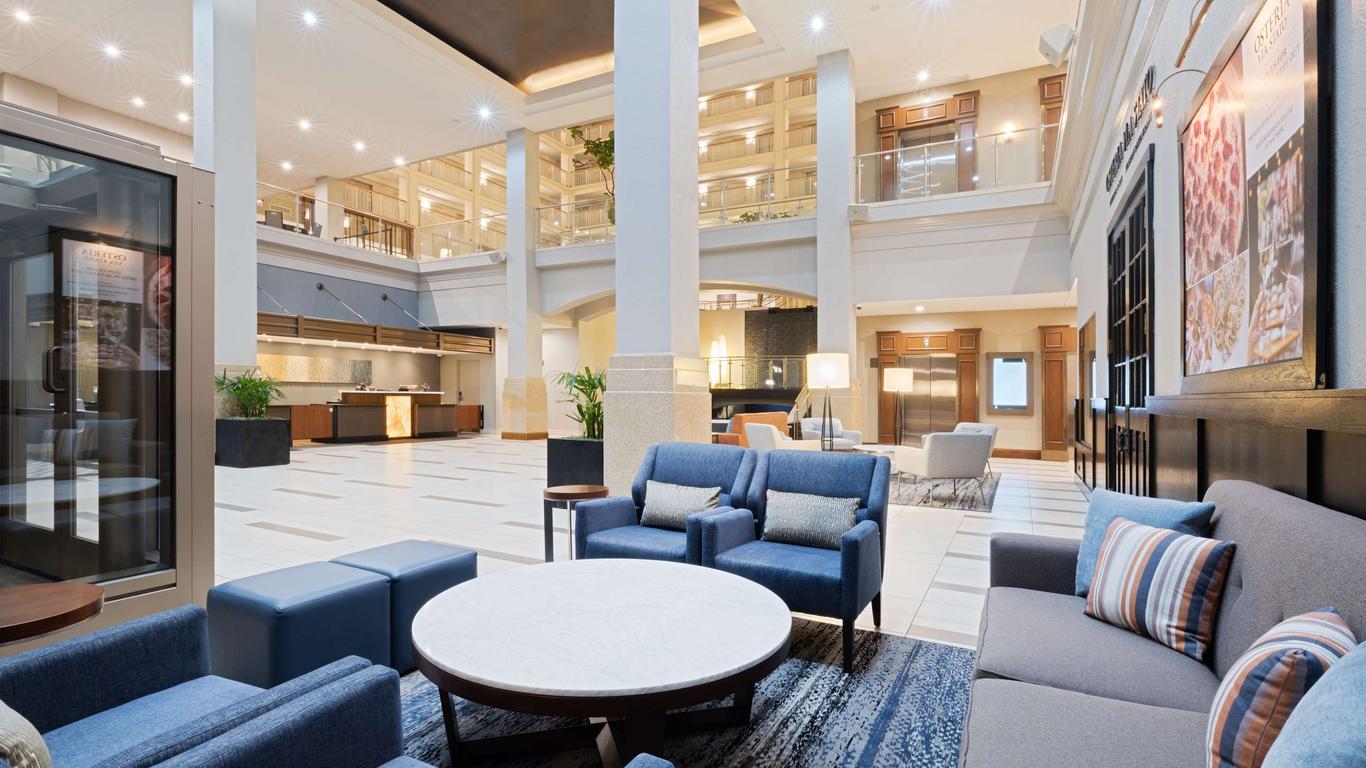 إمباسي سويتس باي هيلتون شيكاغو داون تاون ريفر نورث