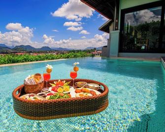 瑯勃拉邦景色旅館 - 龍坡邦 - 琅勃拉邦 - 游泳池