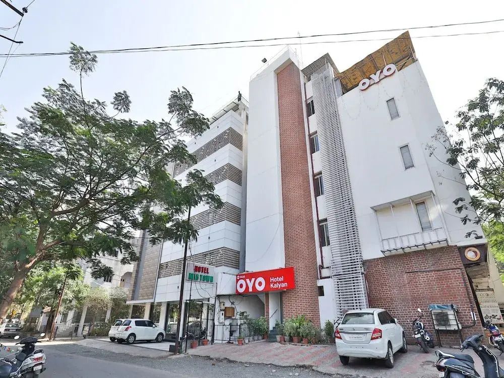 Oyo 14837 Hotel Uberoi Anand - Bareilly - Building
