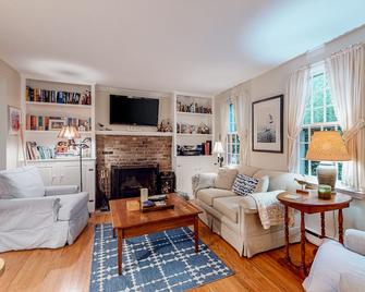Island Oasis - Edgartown - Living room