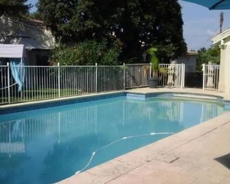 Gite Des Estelles Alixia - Cavaillon - Pool