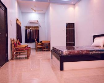 Iskcon Pandharpur Chandrabhaga Guest House - Pandharpur - Bedroom