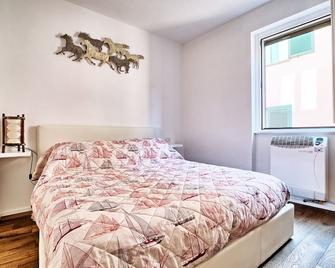 Marina Apartments - Colico - Bedroom