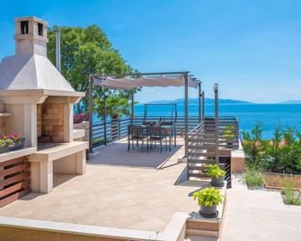 Holiday Home Matea by Interhome - Viškovo - Innenhof