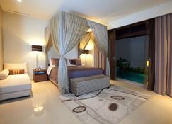 Pradha Villas Seminyak - Kuta - Sovrum