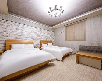 Gwangju Sangmu Luxury Hotel - Gwangju - Bedroom