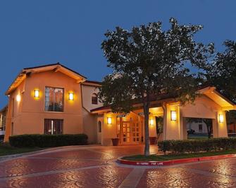 La Quinta Inn by Wyndham Amarillo Mid-City - Amarillo - Rakennus