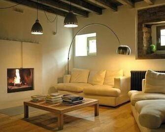 Self catering El Callejon del Agua for 14 people - Almarza - Sala de estar