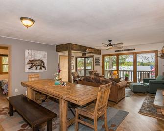 Hot tub, fishing, lake front-relax! retreat Sleeps 13 - Deerwood - Dining room