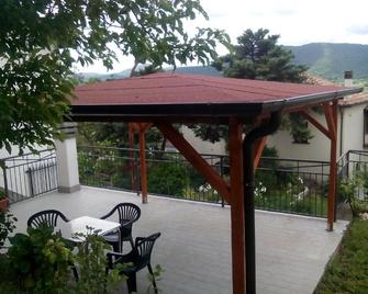 La grotta di nonno Vittorio - San Pio delle Camere - Balkon