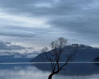 Lakeside central 3 bdrm Luxury! - Wanaka