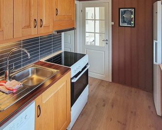 8 페르손 홀리데이 홈 인 순들랜데 - 쉬르크세테뢰라 - 주방