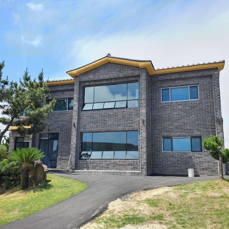 أون ذا ستون بنسيون