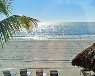Coral Shores Resort - North Redington Beach - Beach