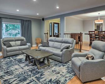 Bernardsville Abode with Private Pool and Patio! - Bernardsville - Living room