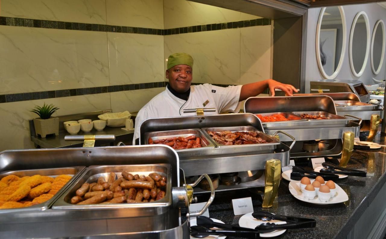 Holiday Inn Johannesburg Airport By IHG thumbnail 3
