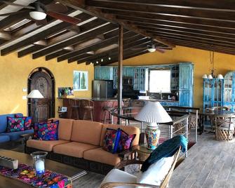 Beachfront Vacation Rental - La Misión - Living room