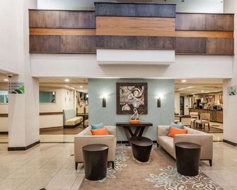 Wingate by Wyndham Chicago Schaumburg - Schaumburg - Lobby
