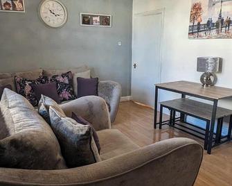 Lovely 2 Bedroom apartment in heart of Dundee - Dundee - Living room