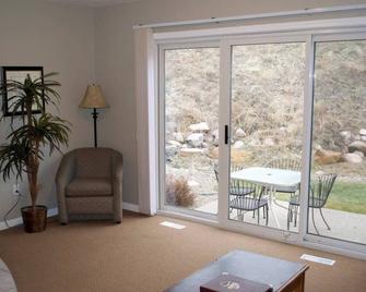 Paradise Canyon Golf Resort - Luxury Condo M405 - Lethbridge